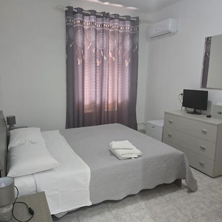 Guest House Tra Rocce E Mare La Maddalena  Luaran gambar
