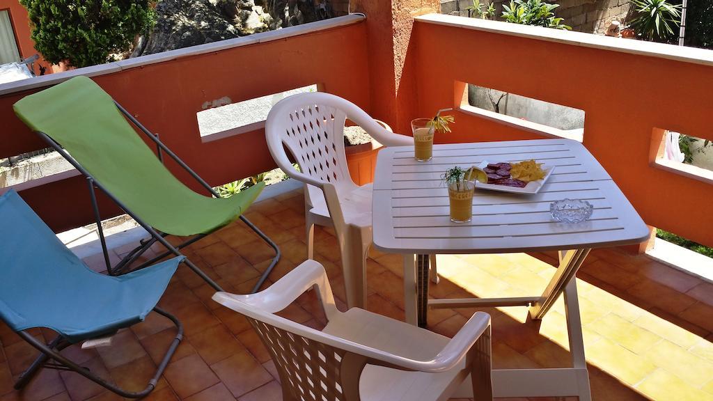 Guest House Tra Rocce E Mare La Maddalena  Bilik gambar