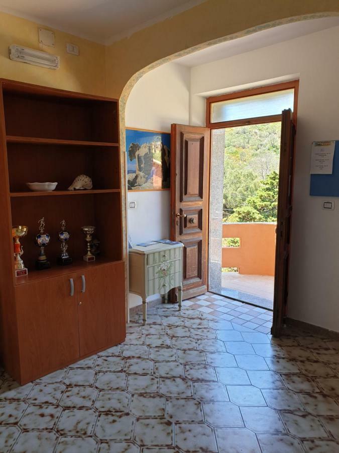 Guest House Tra Rocce E Mare La Maddalena  Luaran gambar