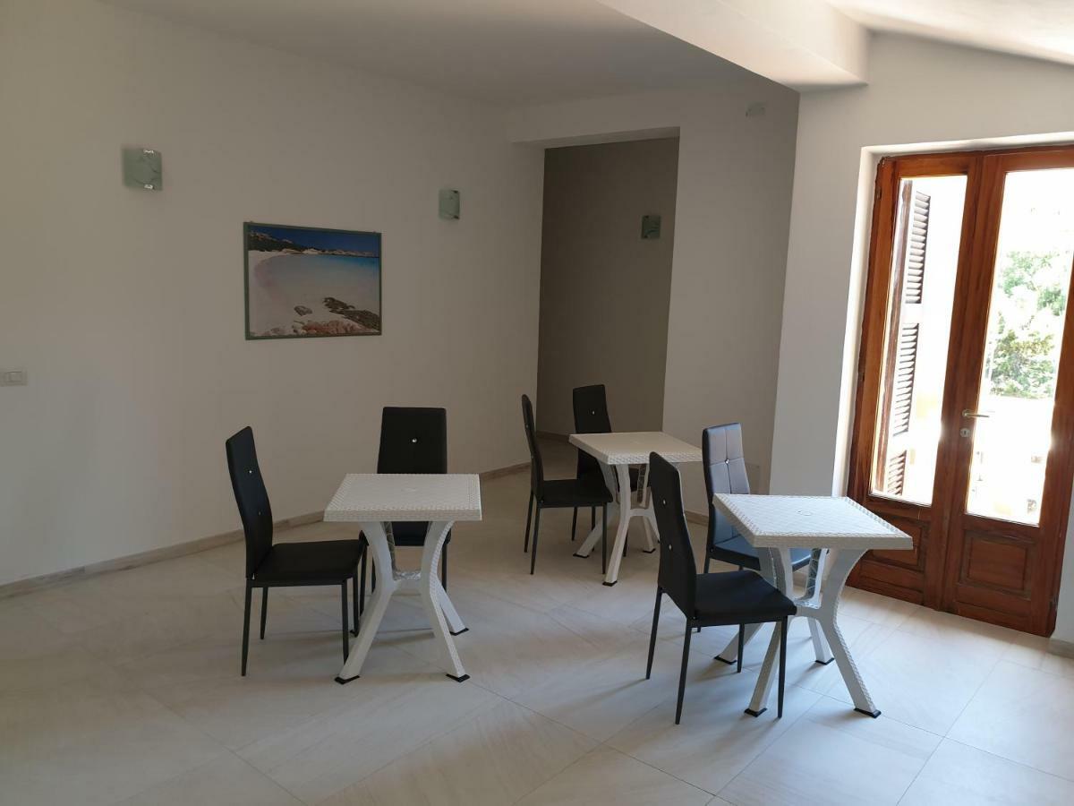 Guest House Tra Rocce E Mare La Maddalena  Luaran gambar