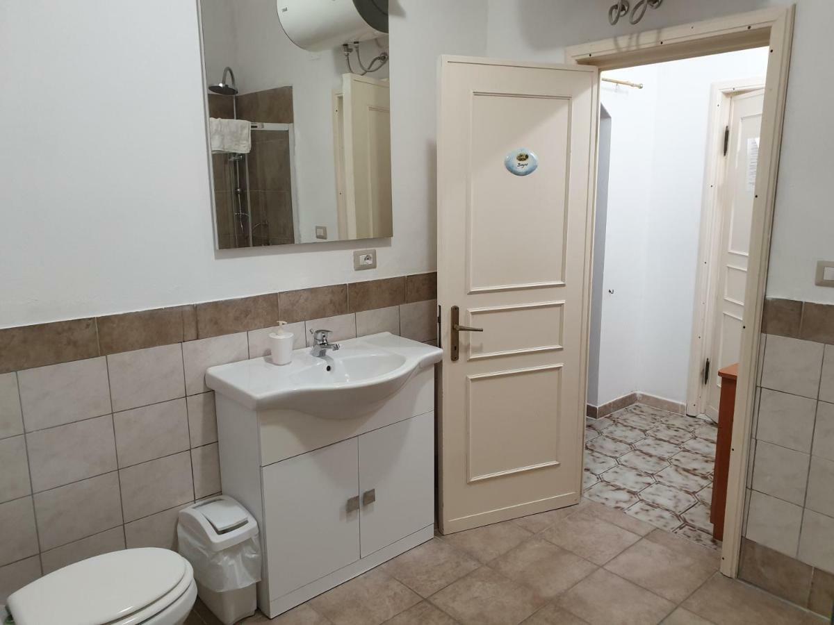 Guest House Tra Rocce E Mare La Maddalena  Luaran gambar