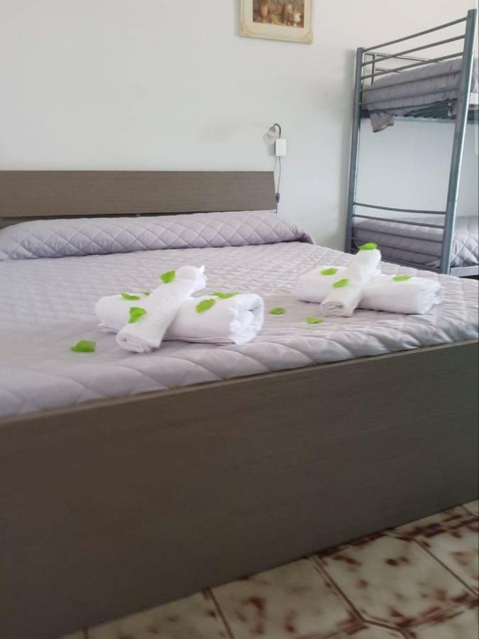 Guest House Tra Rocce E Mare La Maddalena  Luaran gambar